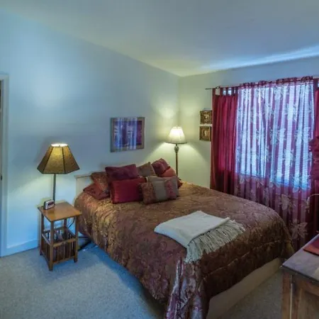 Stone Haus Bed & Breakfast-3